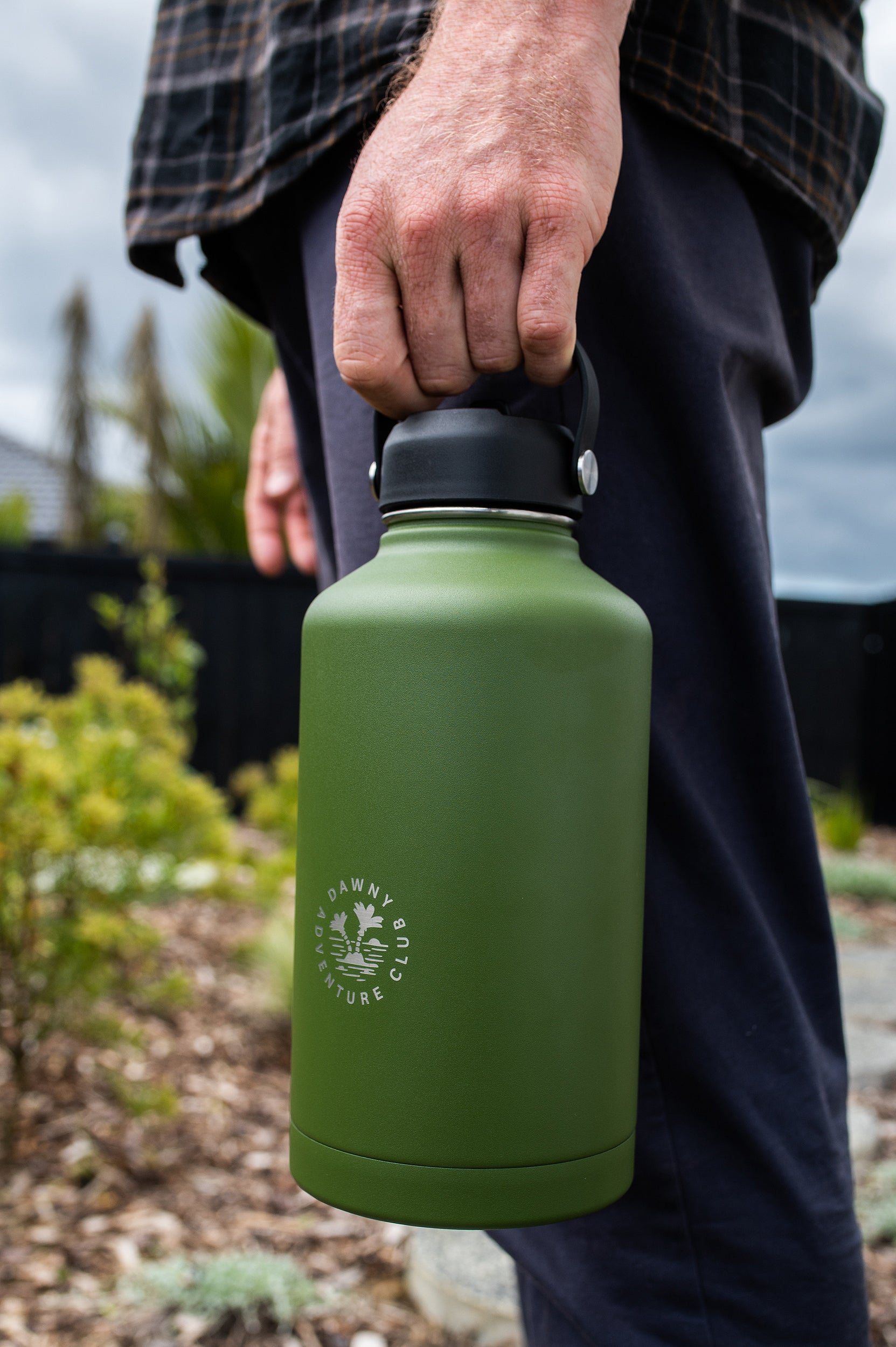 Man holding a large water cooler from CaliWoods down by his side