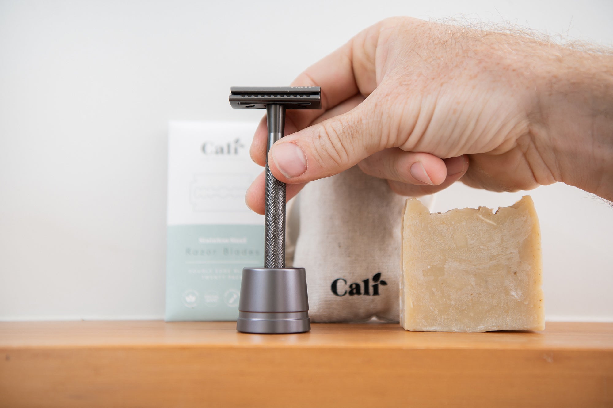Low-Waste Shave Kit with Razor Stand - Slate